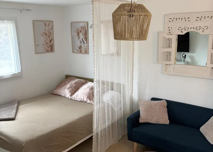 logement privée à 50m de la plage de Miomo