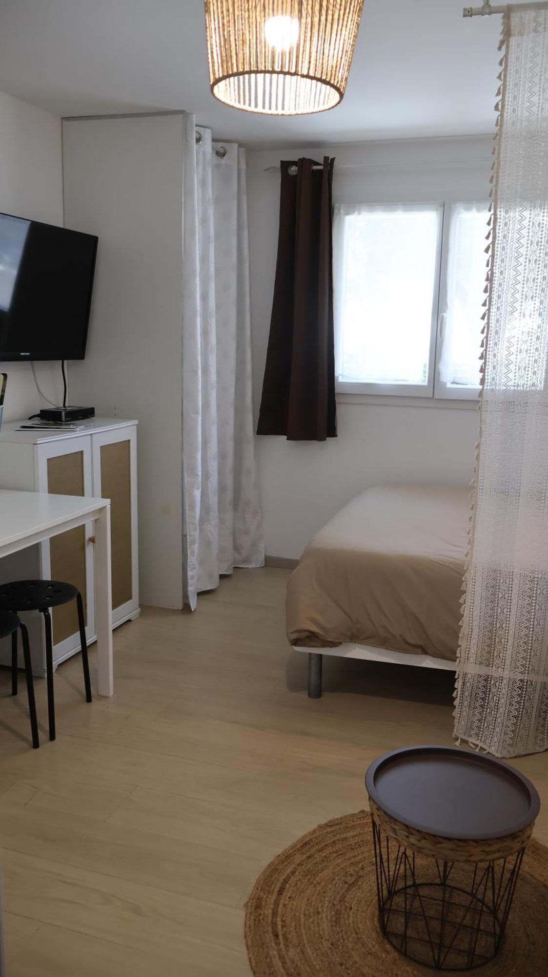 Apartment Tiny House A 50m De La De Miomo *