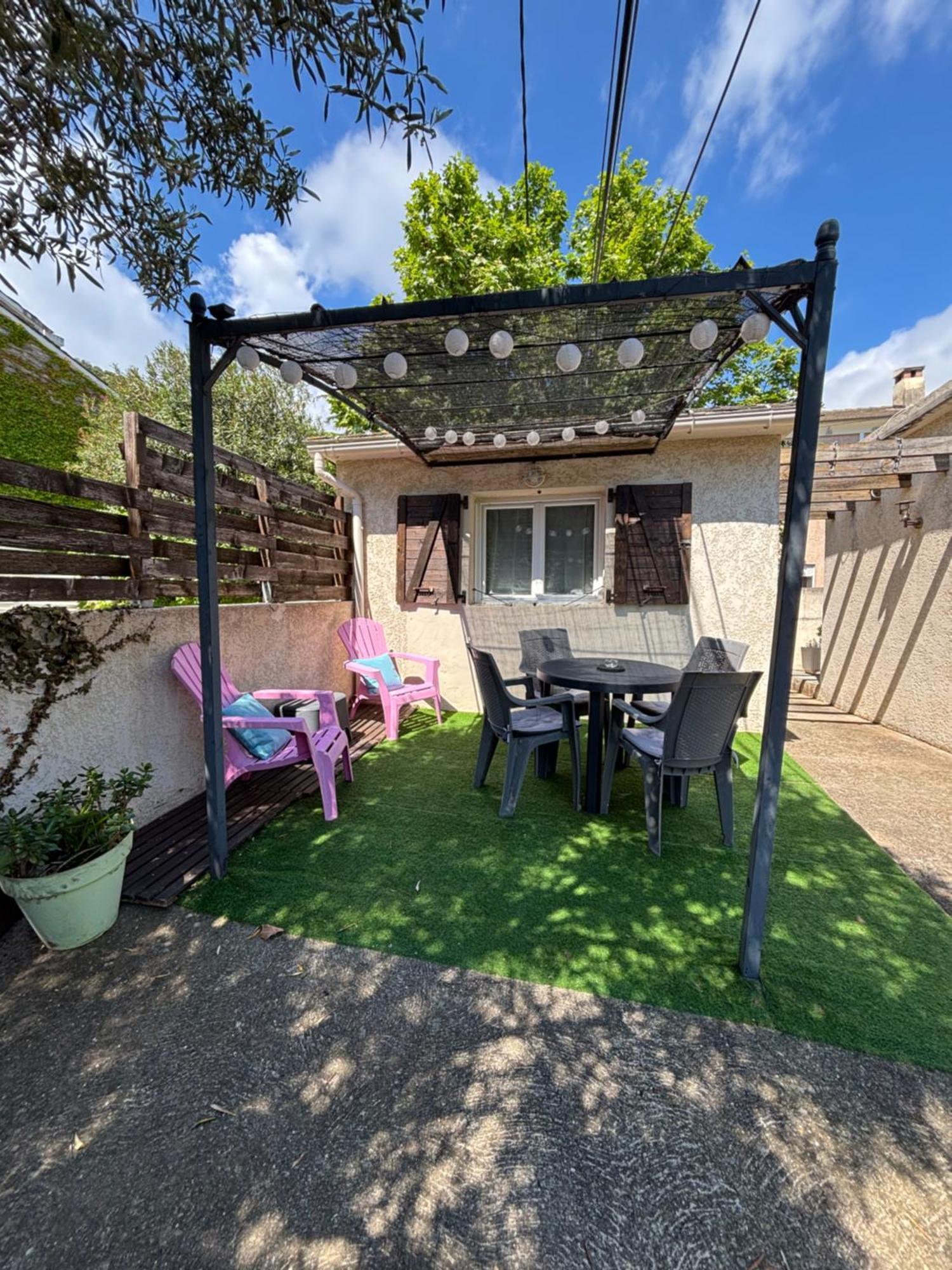 Apartment Tiny House A 50m De La De Miomo *